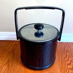 Mid century made in the USA pho alligator ice bucket in black by ATAPCO